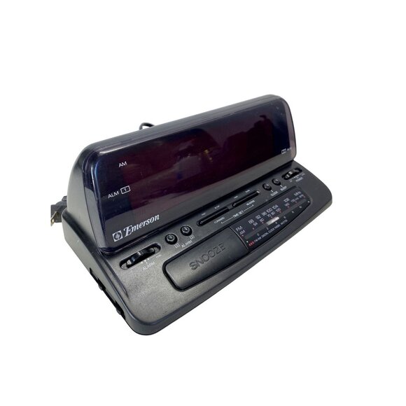 Emerson AM/FM Clock Radio Dual Alarm Snooze Function Black Red Digital Readout - Picture 2 of 10